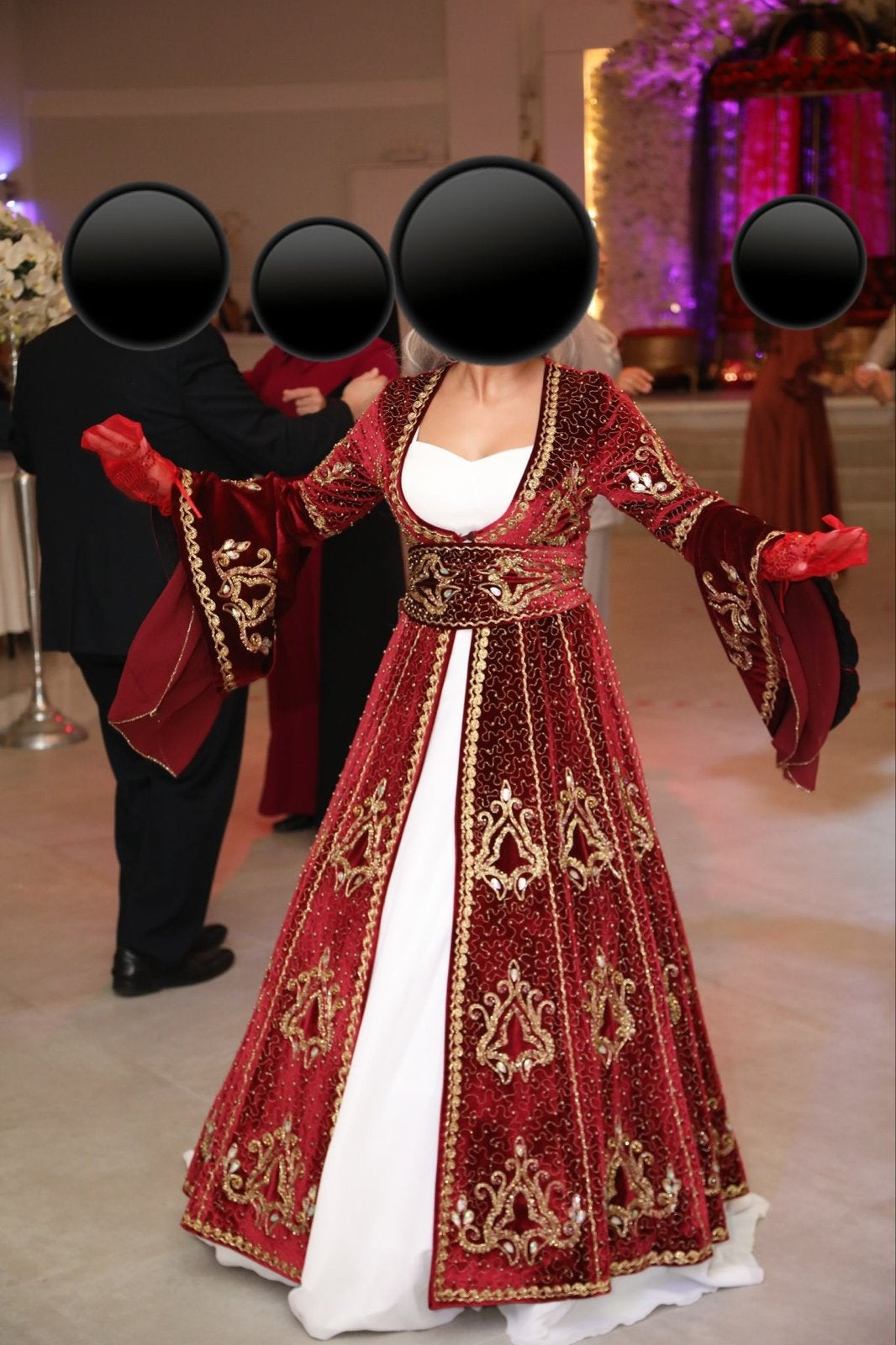 Bindalli rode kaftan henajurk met gouden borduursels, Maat 38/40 (M), Galajurk, Ophalen of Verzenden, Zo goed als nieuw