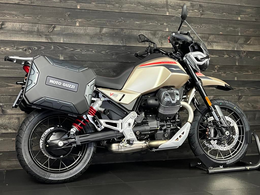 Moto Guzzi V85 TT TRAVEL E5+ BRONZO DESERTO (bj 2026), Bedrijf, Meer dan 35 kW, Toermotor, 1042 cc