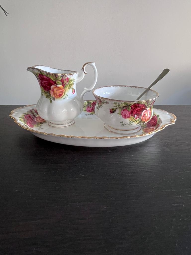 Royal Albert - Old country roses suiker en melkstel, Ophalen of Verzenden, Zo goed als nieuw, Porselein