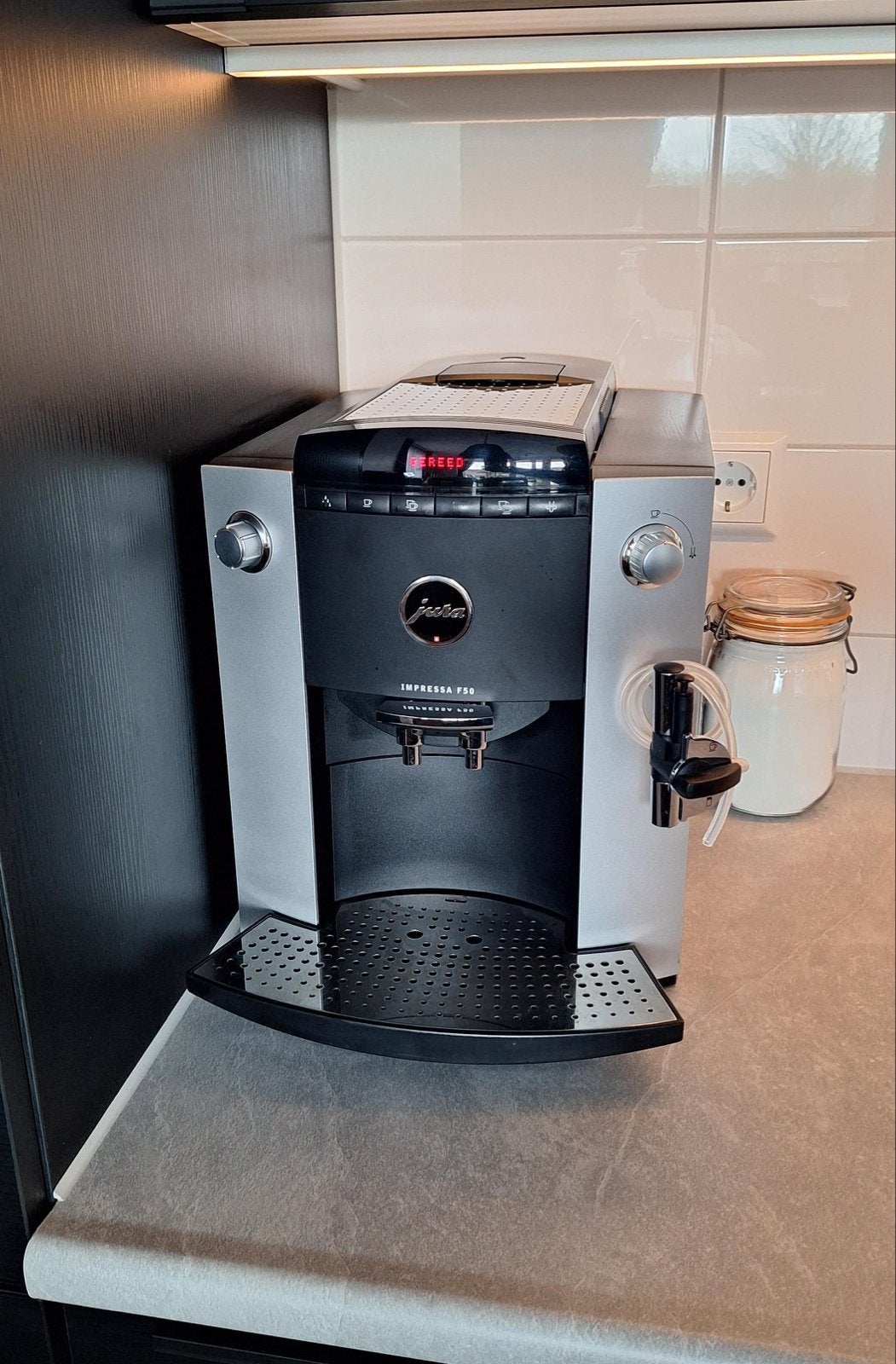 Gereviseerde Jura F50 volautomaat, Ophalen, Afneembaar waterreservoir, Espresso apparaat, 10 kopjes of meer