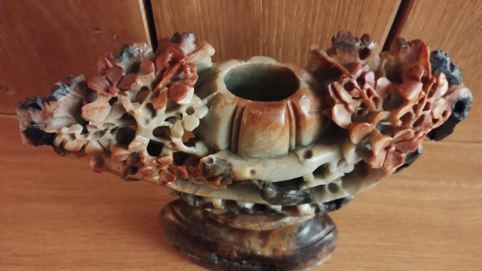 Antiek gesneden speksteen vaasje met bloemen en vogels, Ophalen