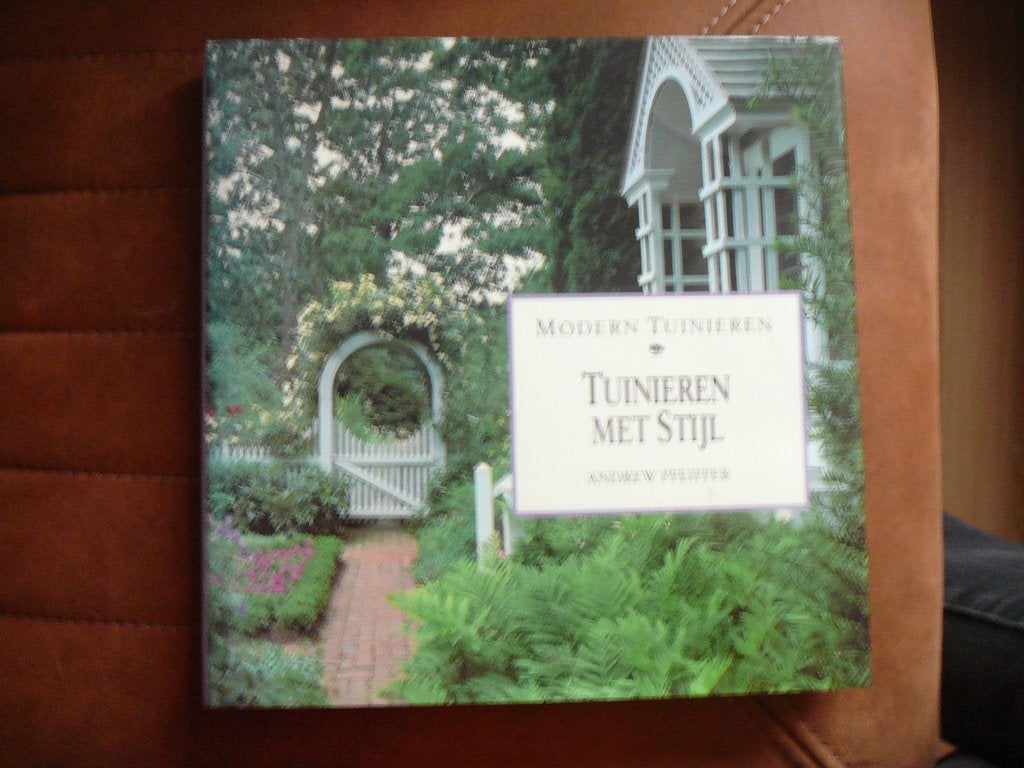 Andrew Pfeiffer, tuinieren met stijl, Ophalen of Verzenden, Zo goed als nieuw, Tuinieren en Tuinplanten