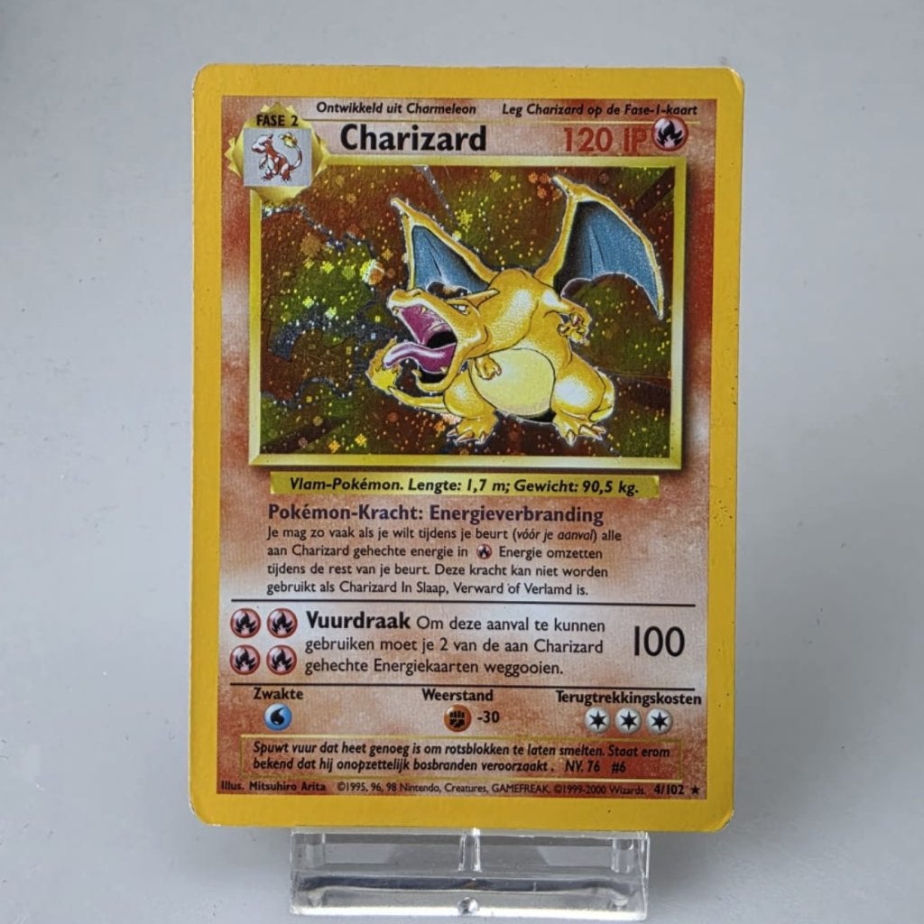 TCG Charizard BS 4 NL LP in Toploader, Gebruikt