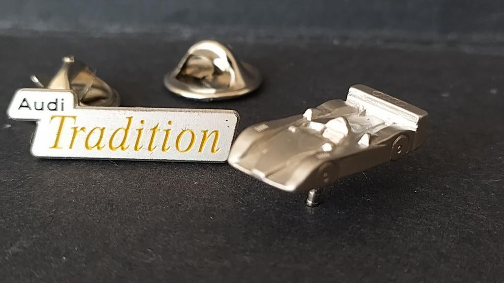 Audi Tradition pin speld R8 Pol, Verzamelen, Audi, Verzenden, ., Transport