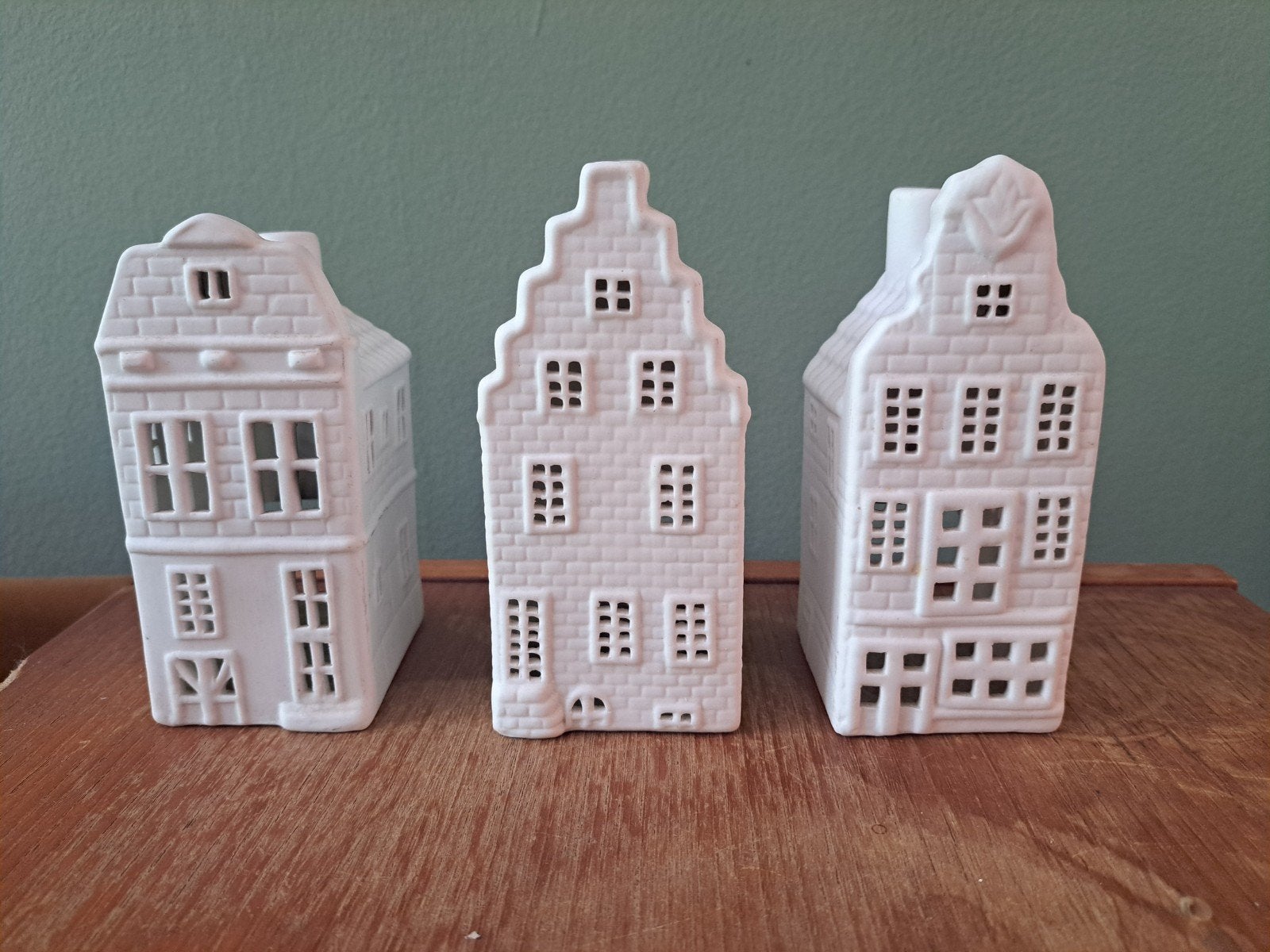 Set van 3 &Klevering waxinelichthouders grachtenpanden, Huis en Inrichting, Ophalen of Verzenden, Gebruikt, Wit, Overige materialen