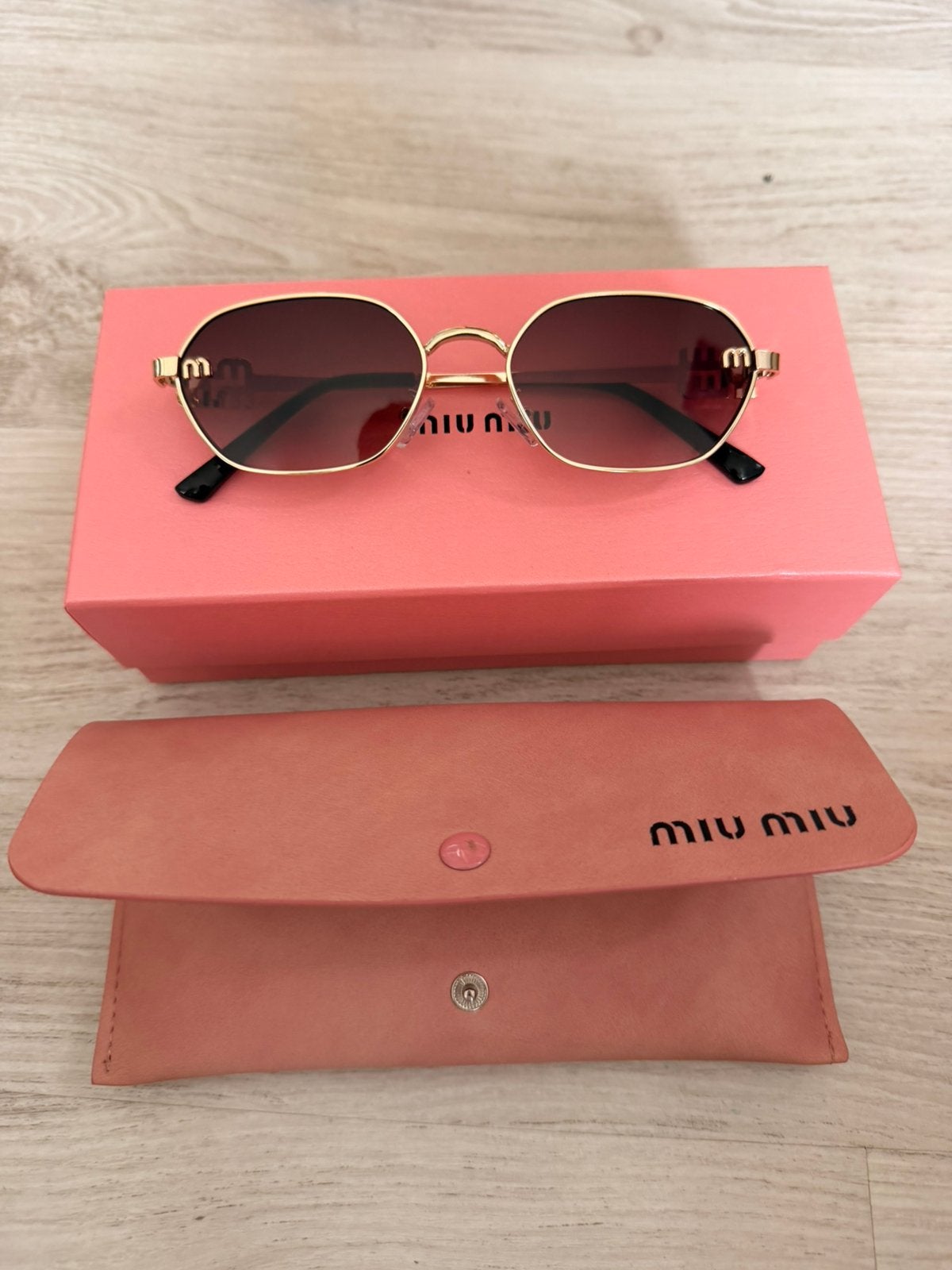 Miumiu sunglasses, Ophalen of Verzenden, Zo goed als nieuw, Overige merken