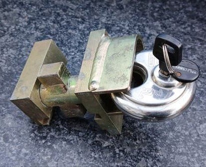 Disselslot ABUS Diskus 20/70 hangslot met T240 beugel, Ophalen of Verzenden, Gebruikt