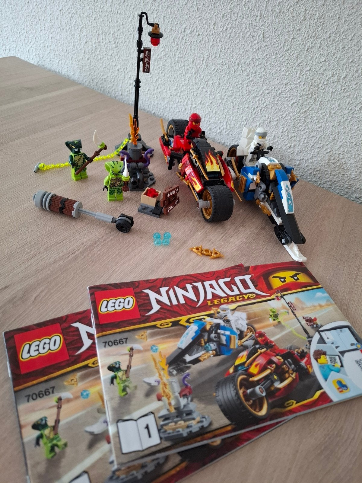 LEGO Ninjago Legacy 70667 Kai's Blade Cycle & Zane's Snowmob, Compleet, Lego, Ophalen of Verzenden, Zo goed als nieuw