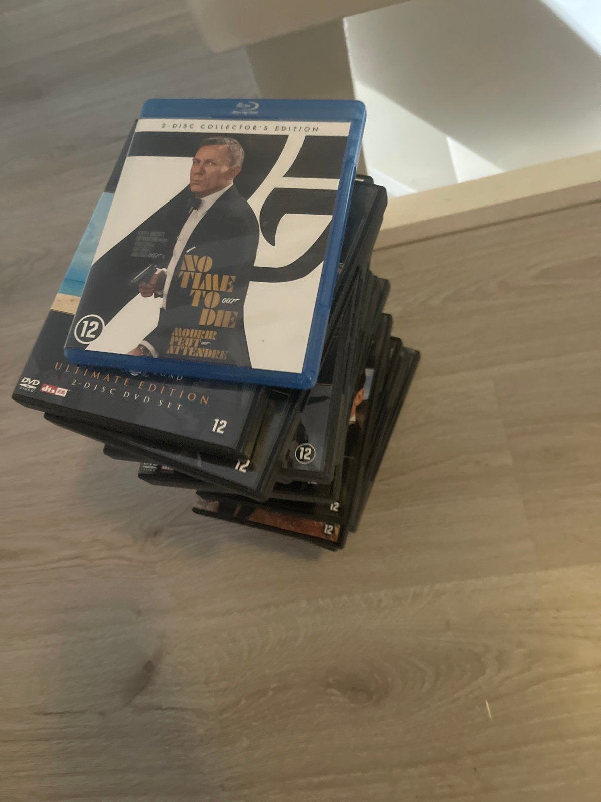 Elke james bond film, Verzamelen, Ophalen