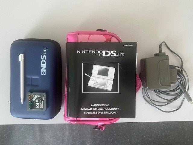 TE KOOP: NINTENDO DS LITE (wit), Ophalen, Wit, Zo goed als nieuw, Met beschermhoes of tas