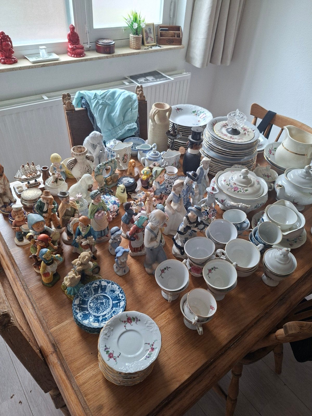 Grote collectie porselein, servies en beeldjes, Ophalen