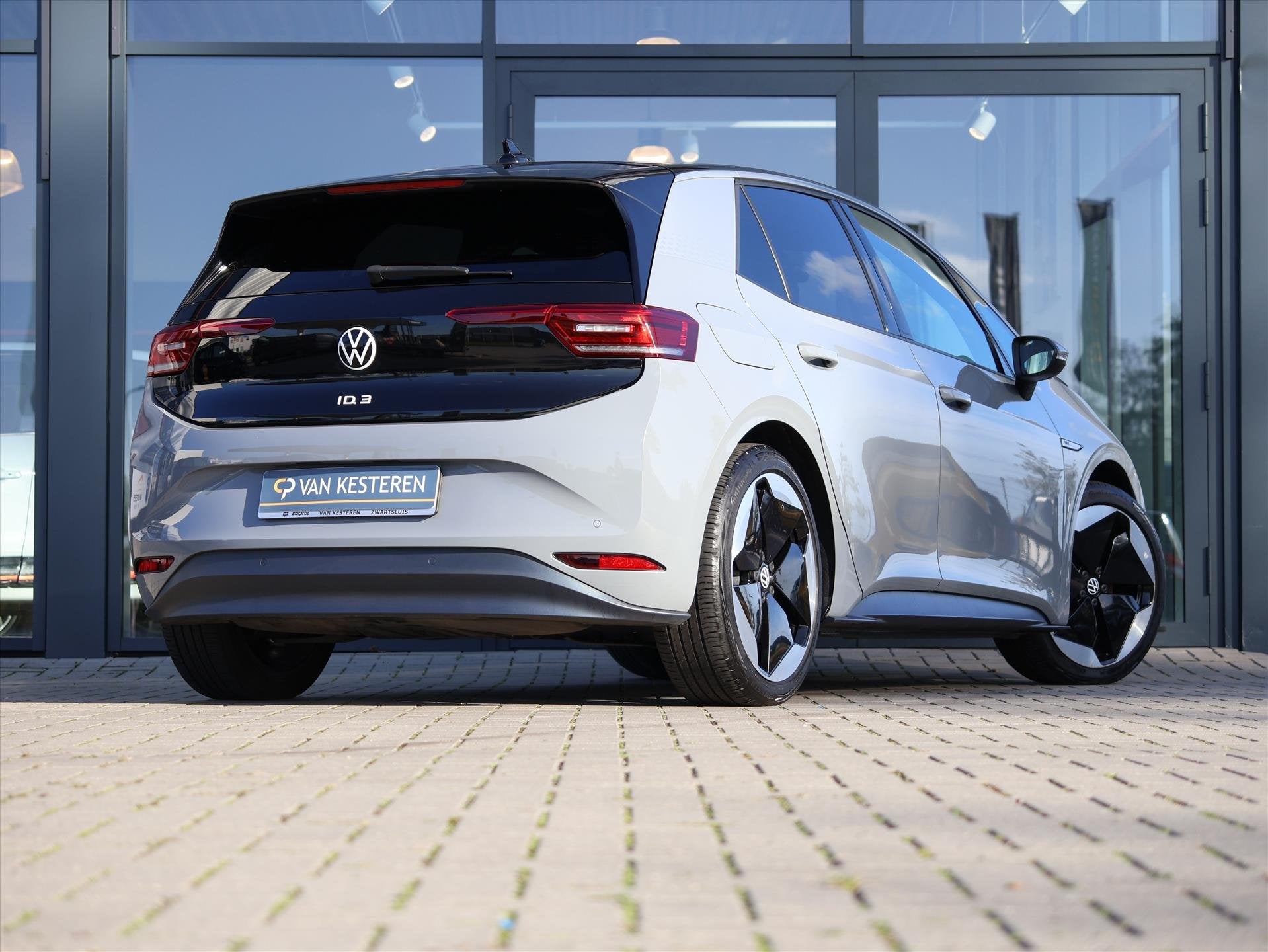 VOLKSWAGEN Id.3 58kWh 204pk 1ST Max | Trekh. | Pano | SOH: 9, Automaat, 1694 kg, Gebruikt, Zwart
