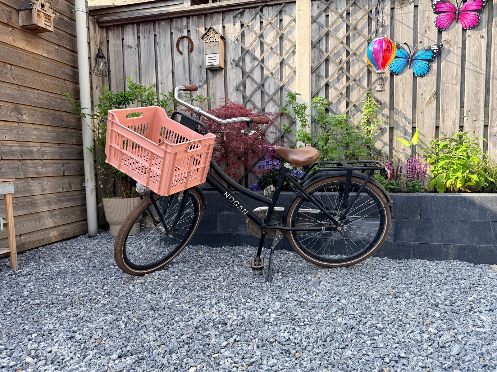 Nogan meisjesfiets 24 inch - zwart met roze krat, Fietsen en Brommers, Fietsen | Meisjes, Ophalen, Gebruikt, 24 inch, Handrem