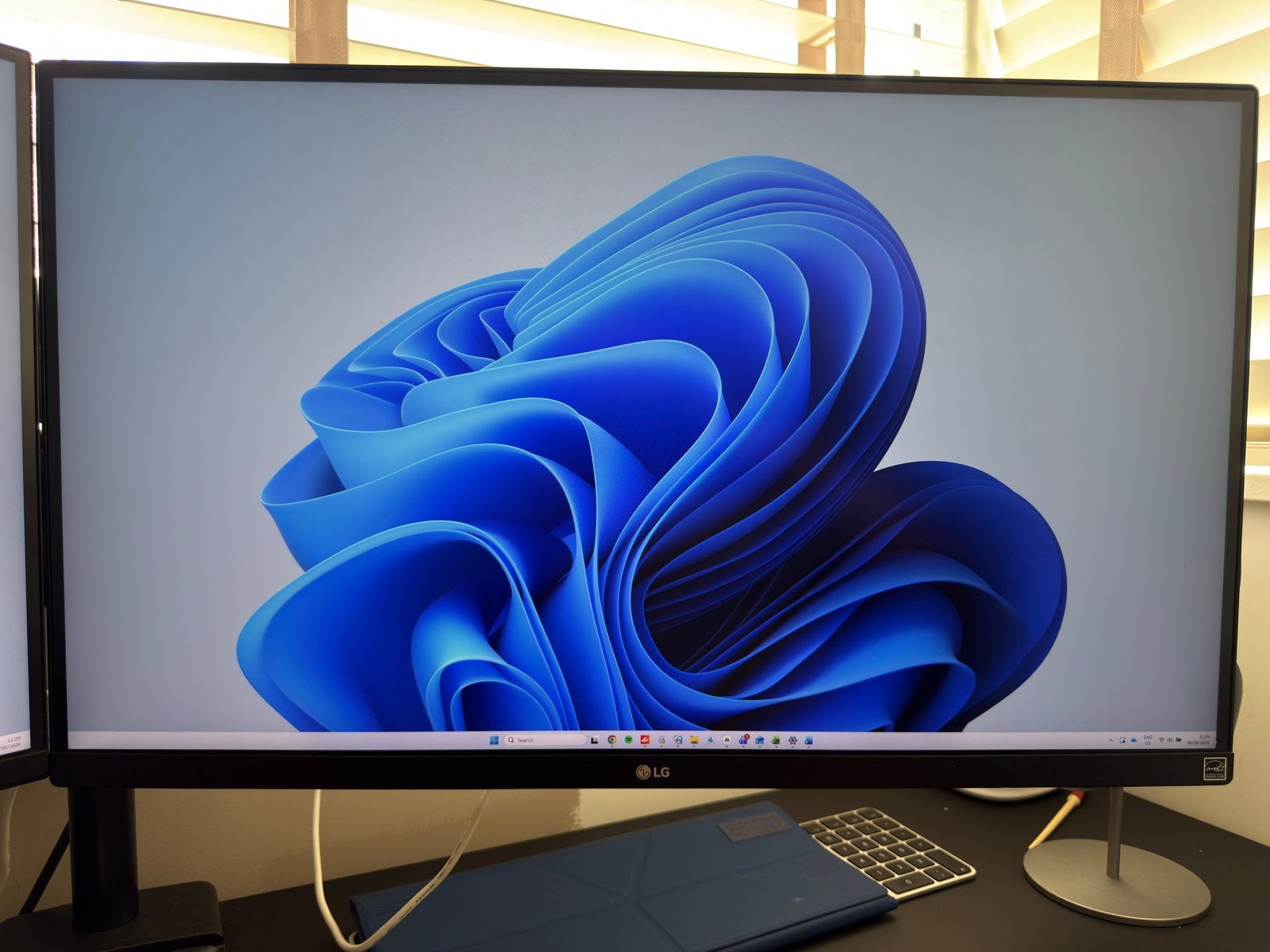 LG 27UP850-W 27 inch 4K UHD Monitor, HDMI, IPS, 5 ms of meer, 60 Hz of minder