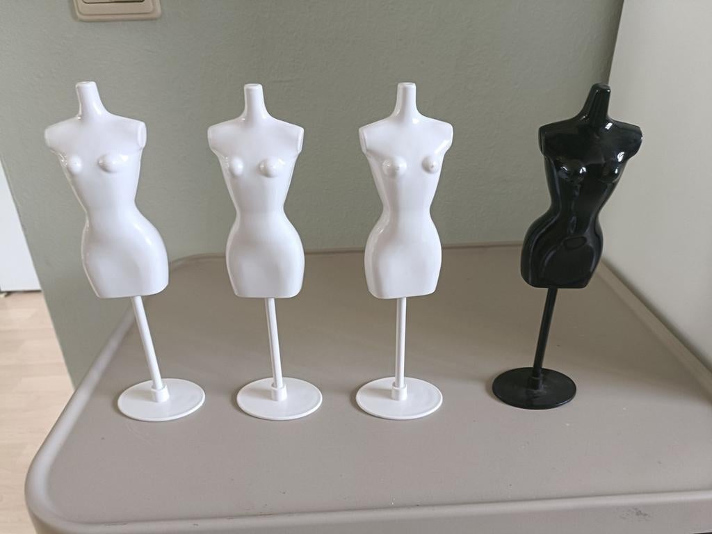4 paspoppen voor Barbie poppen, Verzenden