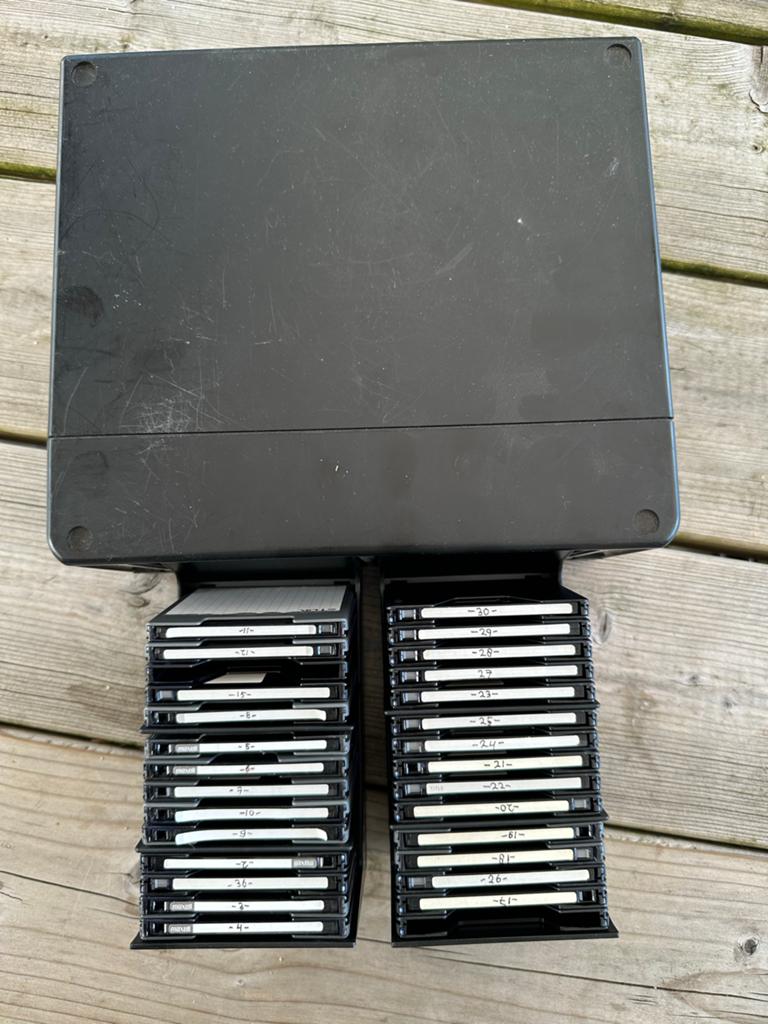 Minidisc schijfjes met opbergbox - 27 stuks, Audio, Tv en Foto, Ophalen, Minidisc-recorder