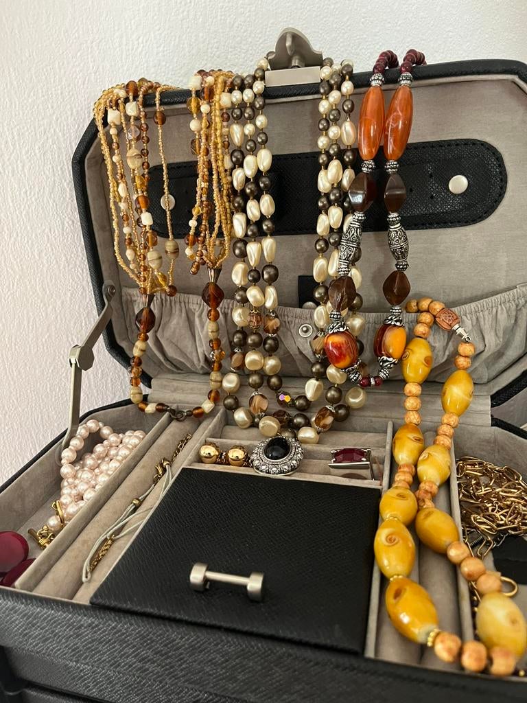 Lot sieraden inclusief koffertje., Verzenden, Zo goed als nieuw