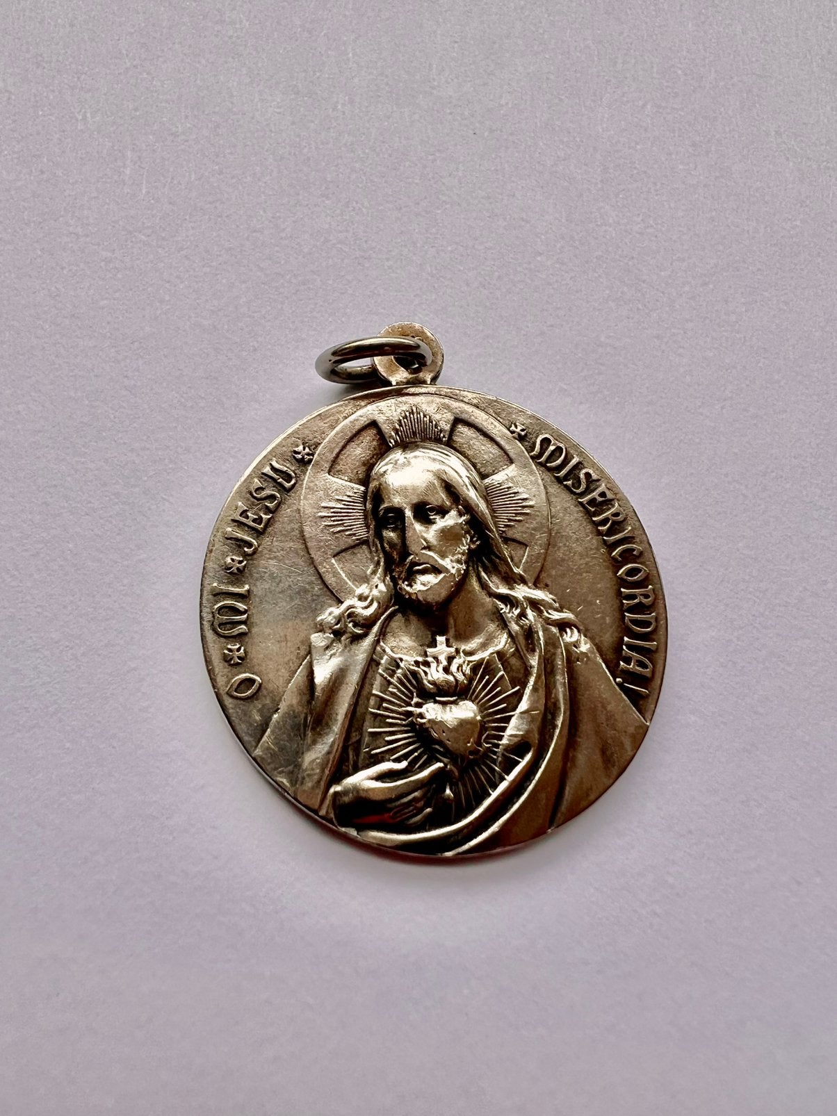 Grote Antieke Devotiemedaille Heilig Hart  jezus Verzilverd, Antiek en Kunst, Ophalen of Verzenden