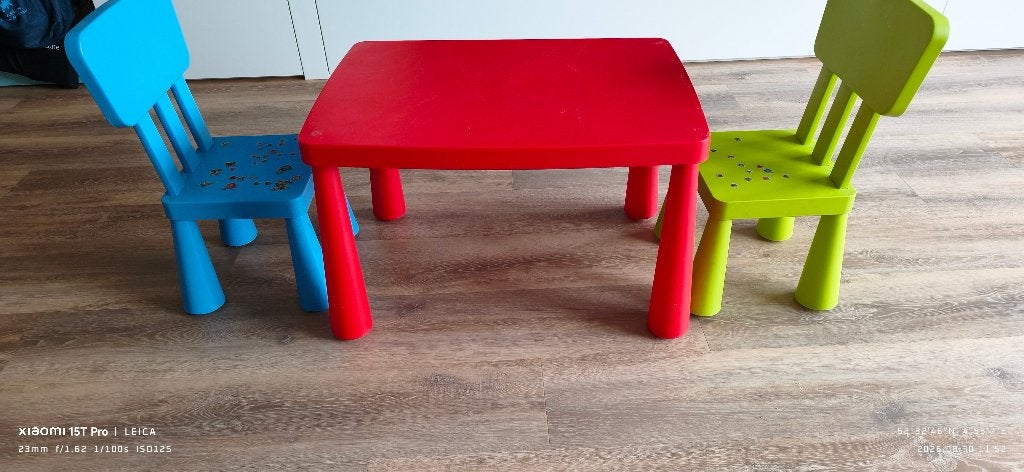 kindertafel en 2 stoeltjes, Ophalen, Gebruikt, Tafel(s) en Stoel(en)