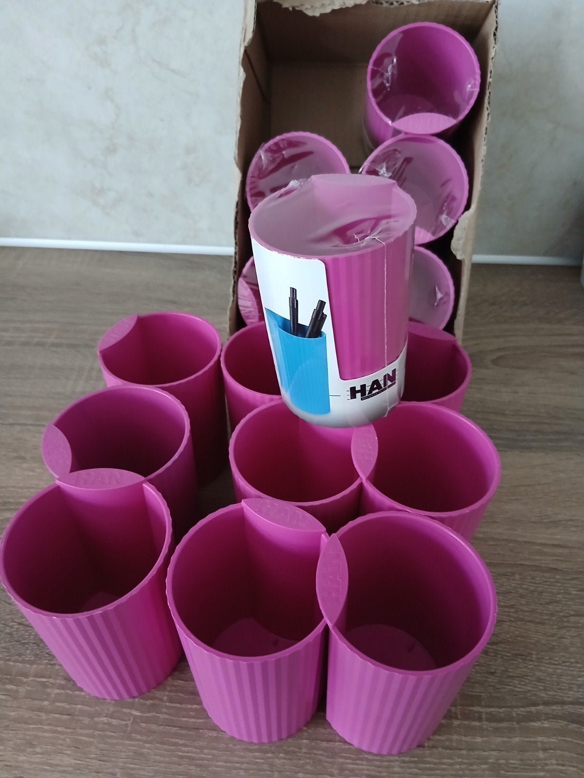 15. roze  pennen potjes, Hobby en Vrije tijd, Knutselen, Roze, Gereedschap of Toebehoren, Ophalen of Verzenden, Zo goed als nieuw