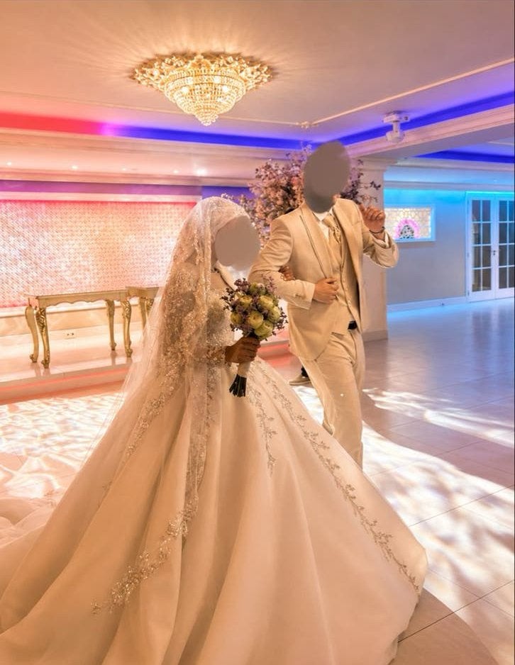 Prachtige Luxe Prinsessen trouwjurk met Sluier, Kleding | Dames, Trouwkleding en Trouwaccessoires, Ophalen of Verzenden, Zo goed als nieuw