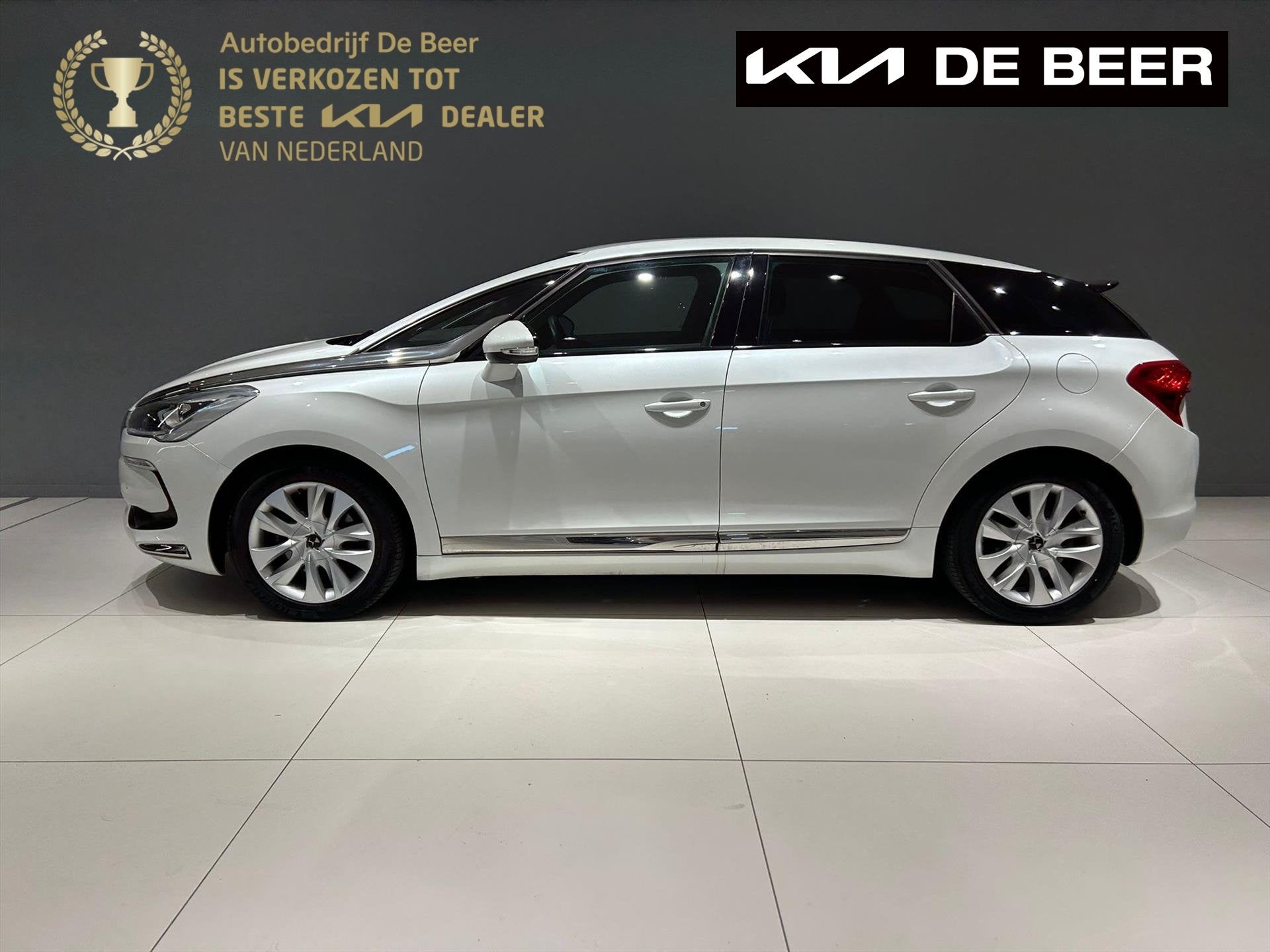 DS Ds5 THP 165pk S&S Aut Chic Winter+Zomer LMV Trekhaak!, Auto's, Stof, Gebruikt, 4 cilinders, Wit
