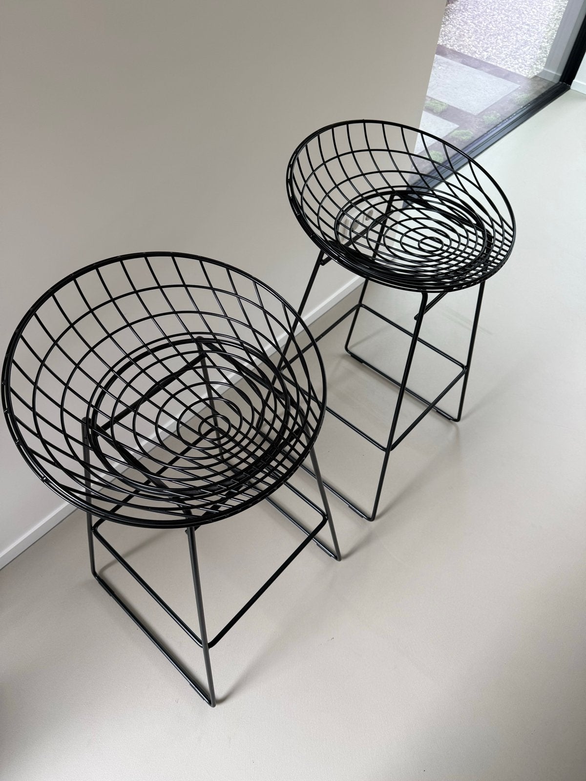 Pastoe KM07 Wire Bar Stool / barkrukken - Zo goed als nieuw, Ophalen, Met voetsteun, 60 tot 90 cm, Zo goed als nieuw