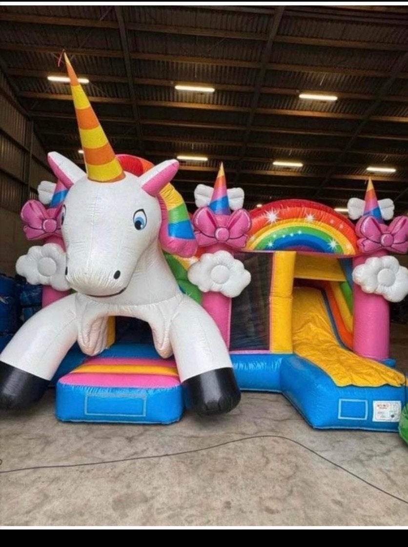 Te huur: Magisch Unicorn Springkussen met Glijbaan, Ophalen of Verzenden, Zo goed als nieuw