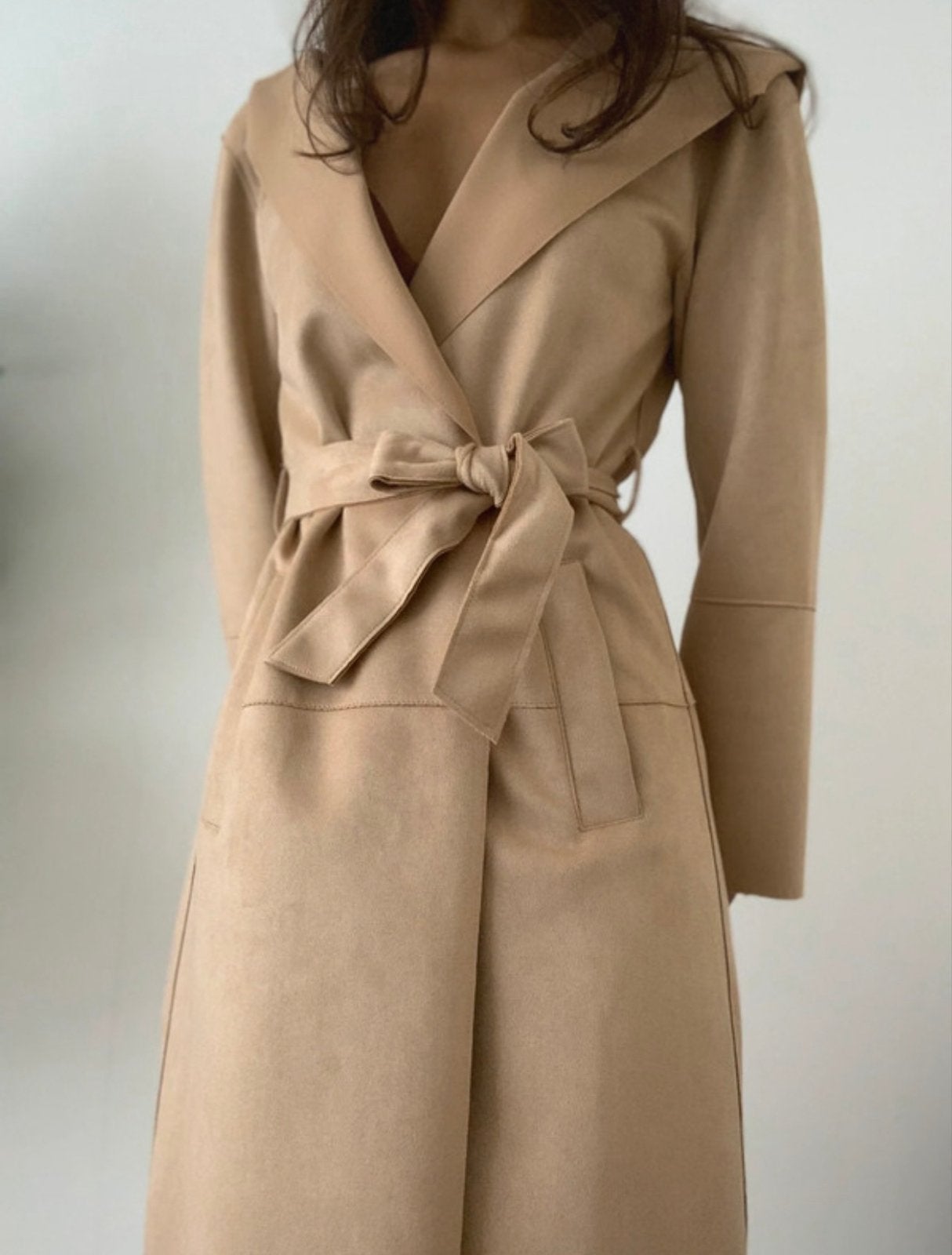 Nieuwe Zara faux suède trenchcoat met riem, maat XS, Ophalen of Verzenden, Nieuw, Maat 34 (XS) of kleiner, Beige