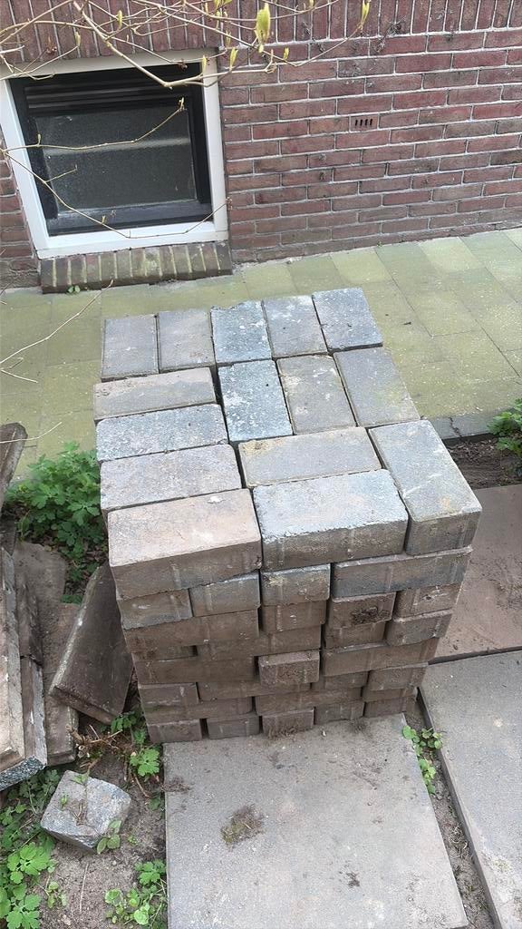 2,4m2 tegels gratis, Ophalen, Zo goed als nieuw, Beton, Terrastegels