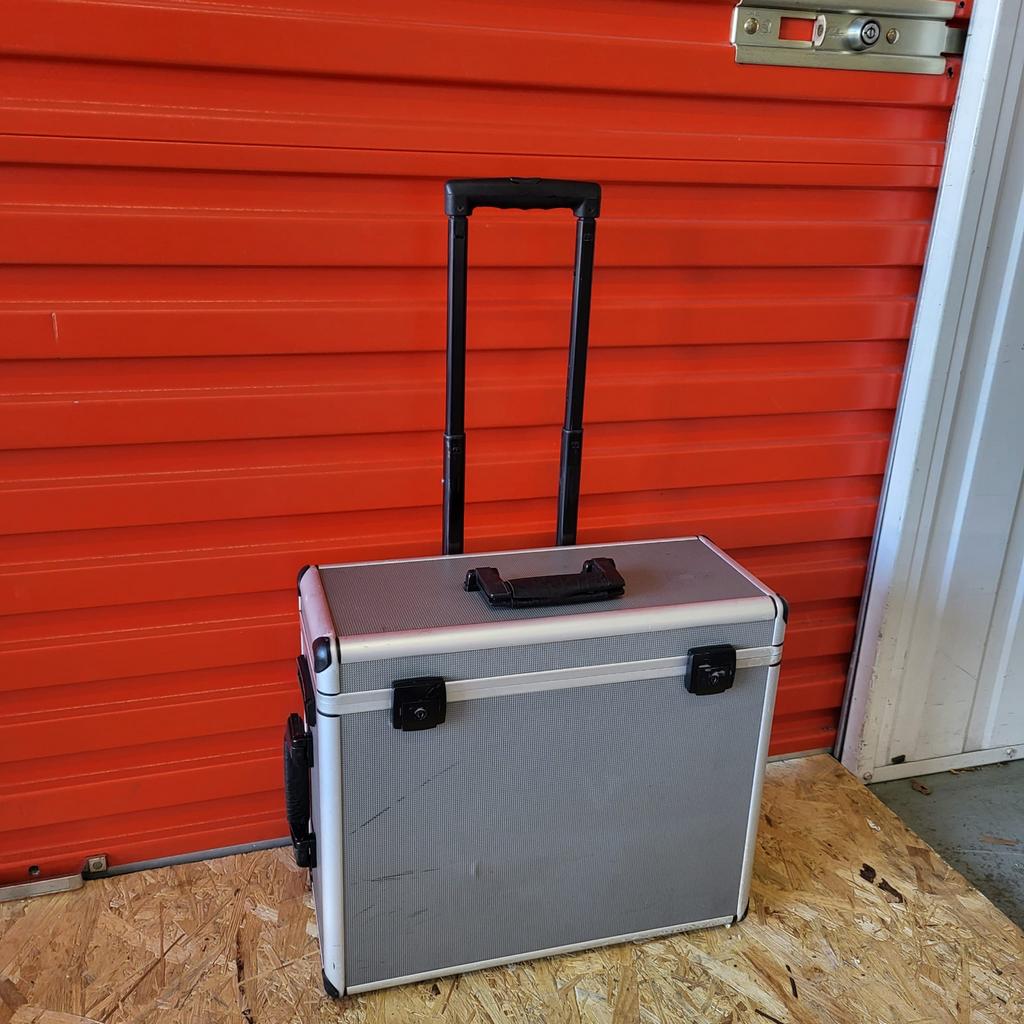 Aluminium koffer met wieltjes en uitschuifbaar handvat, Gebruikt, 50 tot 60 cm, Ophalen of Verzenden, Metaal
