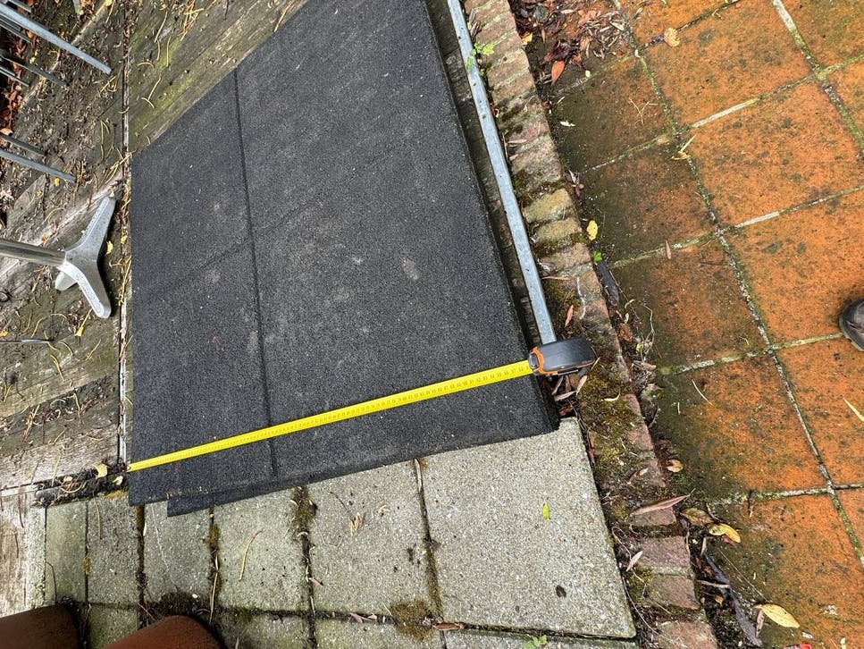 3x Dikke Rubberen tegels voor buiten - 100x100x4cm, Ophalen, Zo goed als nieuw