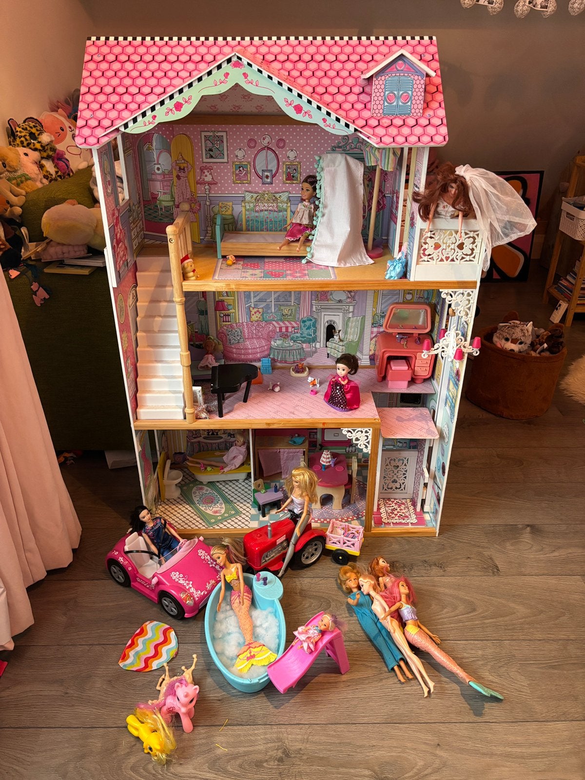 Barbiehuis met veel extra’s, Kinderen en Baby's, Ophalen, Zo goed als nieuw, Poppenhuis