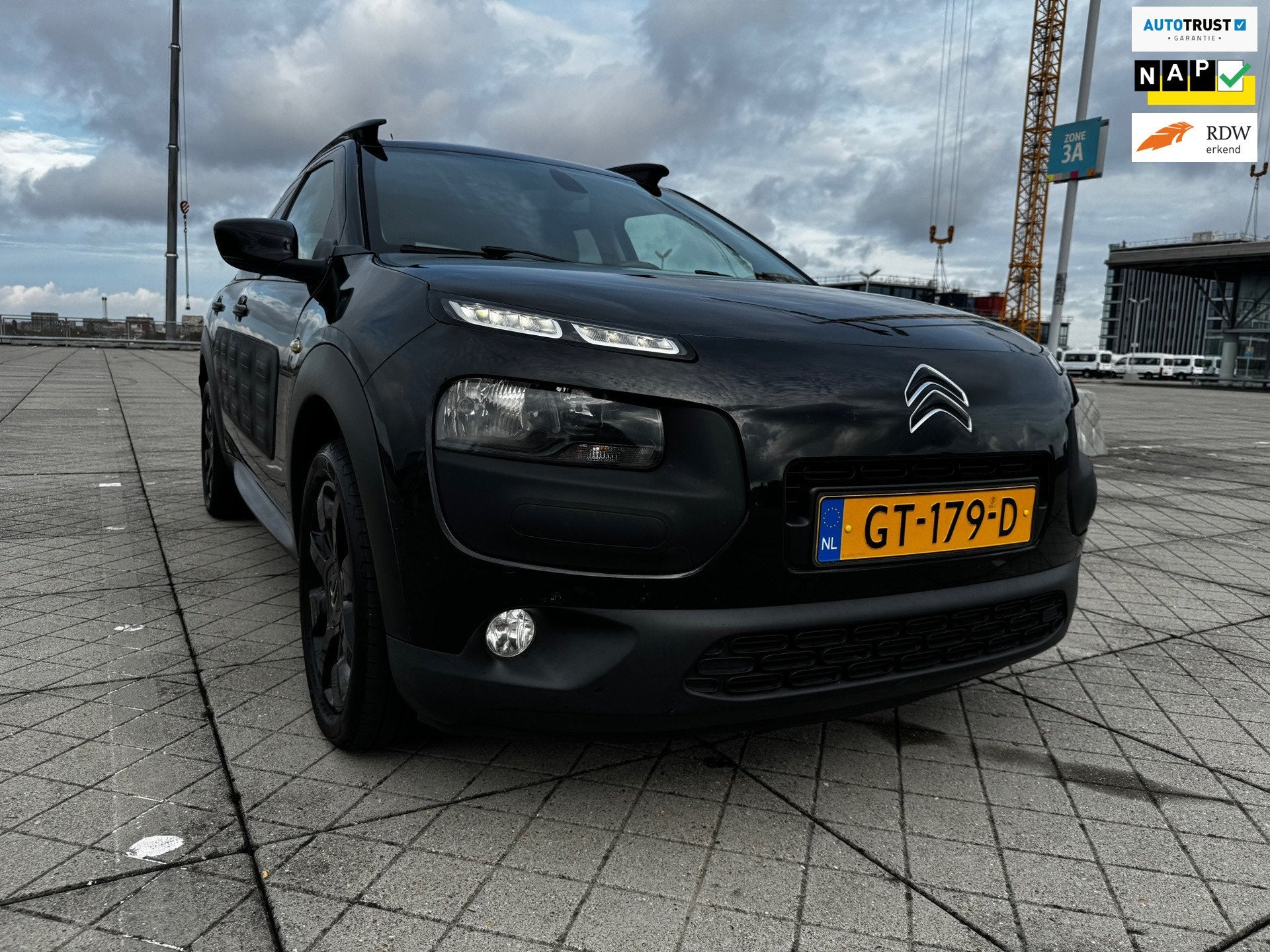 Citroen C4 Cactus 1.2 PureTech Shine CLIMA CRUISE PANO NAP, Auto's, Voorwielaandrijving, Dealer onderhouden, Stof, Gebruikt