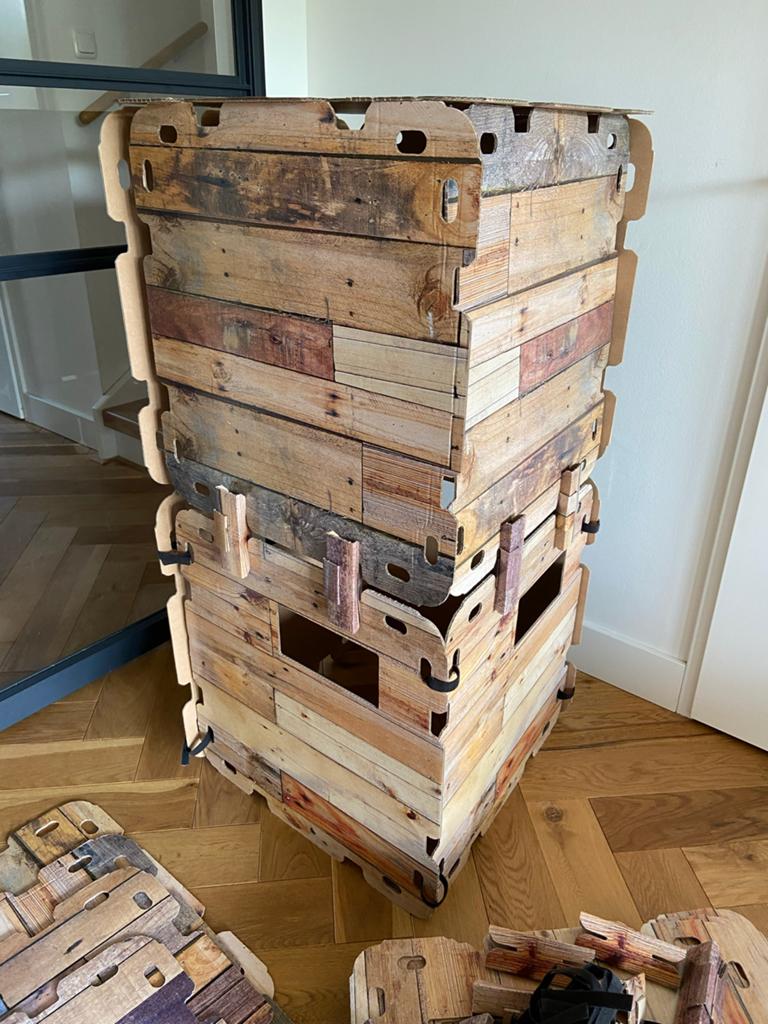 Groot bouwpakket van karton - Houten look, Ophalen, Zo goed als nieuw