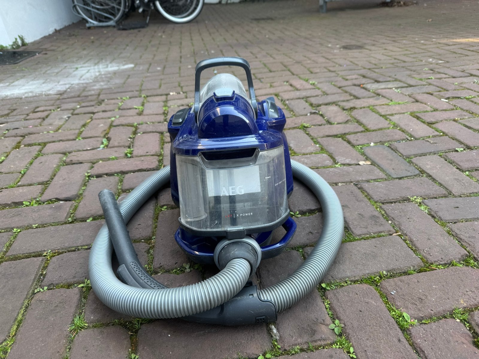 AEG VX8-2-ÖKO Stofzuiger - Krachtig en Duurzaam, Witgoed en Apparatuur, Gebruikt, Ophalen of Verzenden, Minder dan 1200 watt, Reservoir