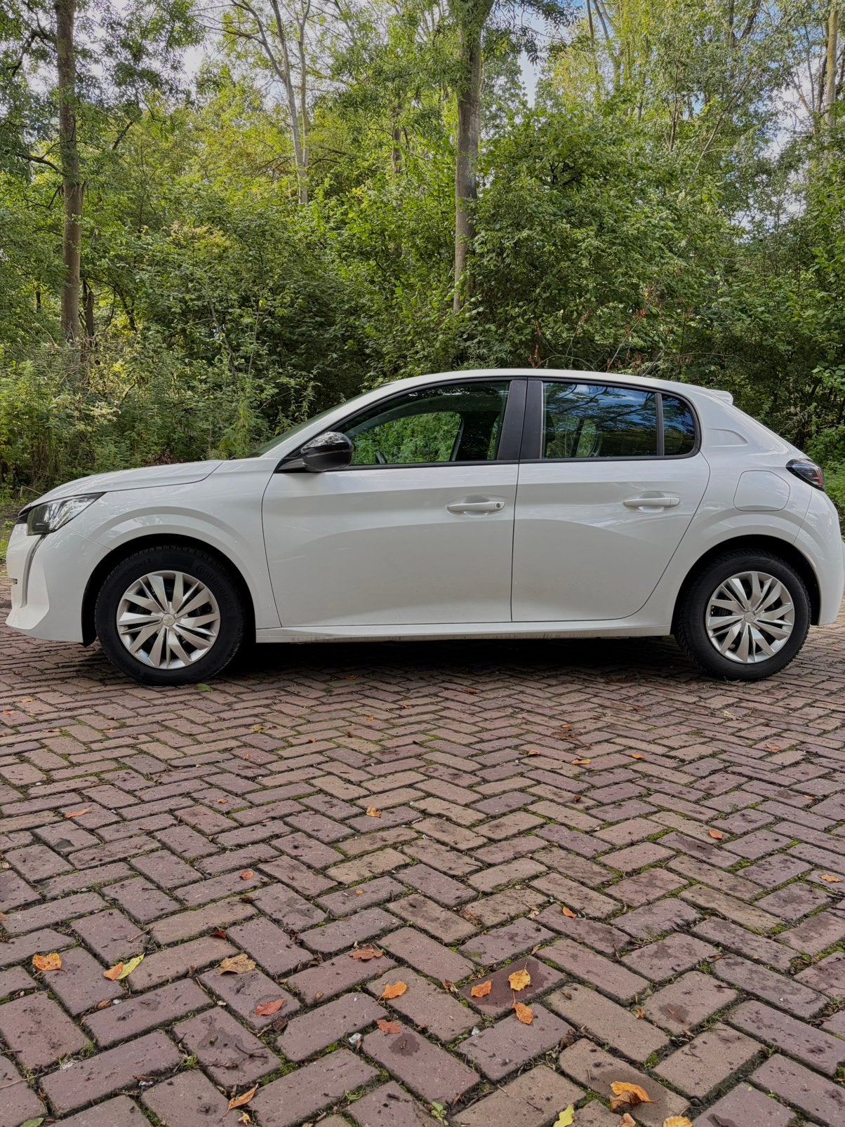 Foto 9 van Peugeot 208 1.2 Puretech 75pk 2022 Wit