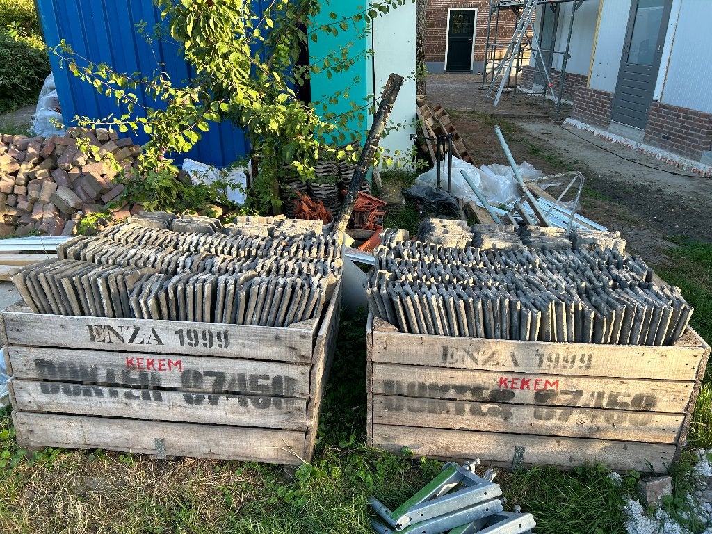 Dakpannen +/- 600 stuks, Doe-het-zelf en Verbouw, Dakpannen en Dakbedekking, Ophalen, Gebruikt, Steen of Klei, Zwart