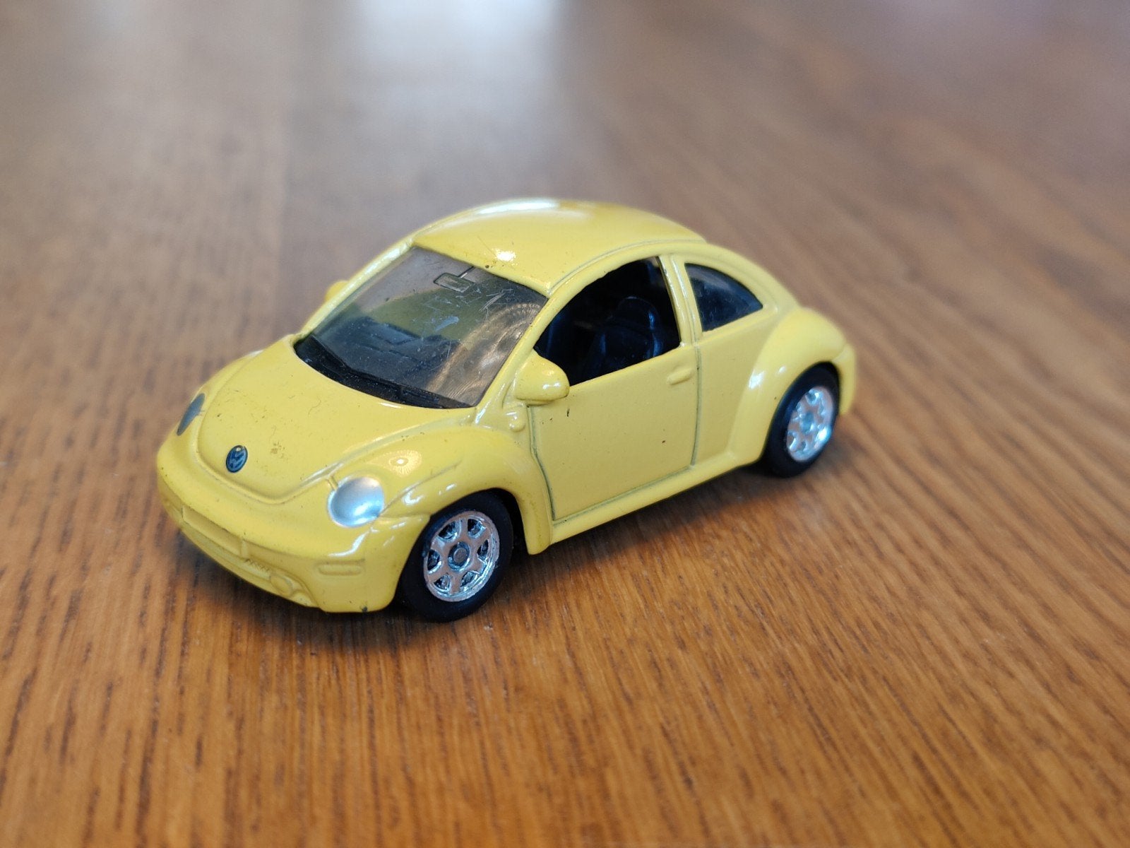 Welly Volkswagen New Beetle GEEL, Ophalen of Verzenden, Zo goed als nieuw, Auto
