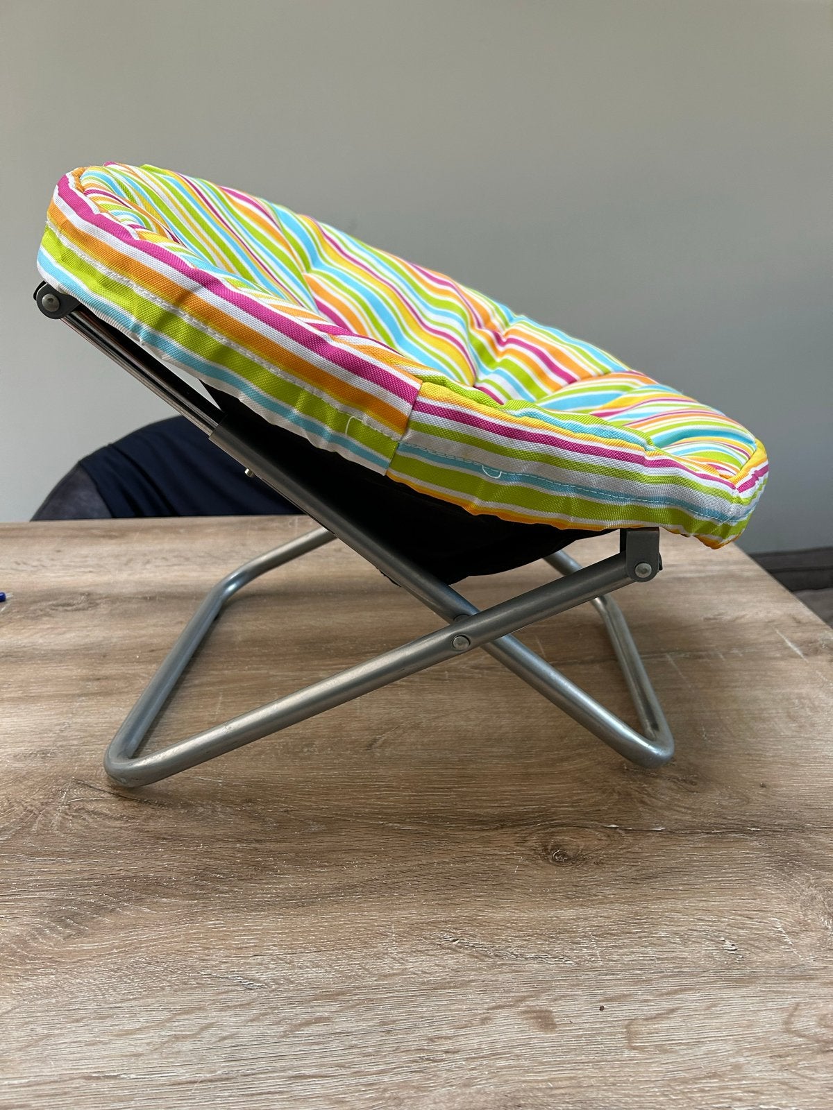 Opvouwbare kinderstoeltje met los kussentje, Huis en Inrichting, Stoelen, Ophalen, Gebruikt, Overige kleuren, Metaal