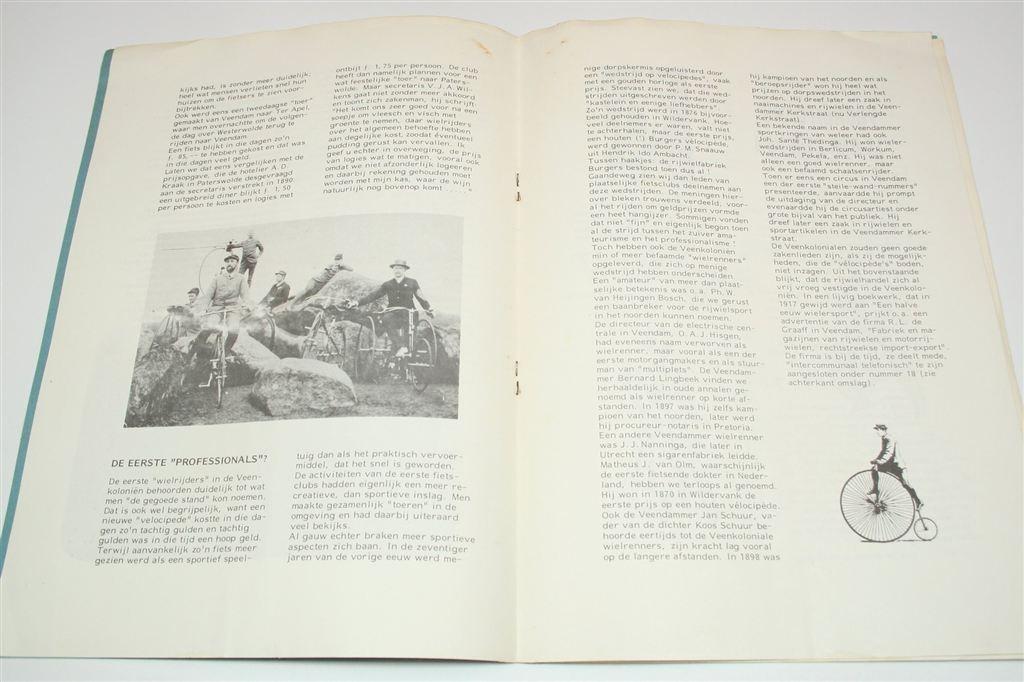 Fietsen In De Veenkoloniën [Veenkoloniaal Museum 1977], Ophalen of Verzenden, Gelezen