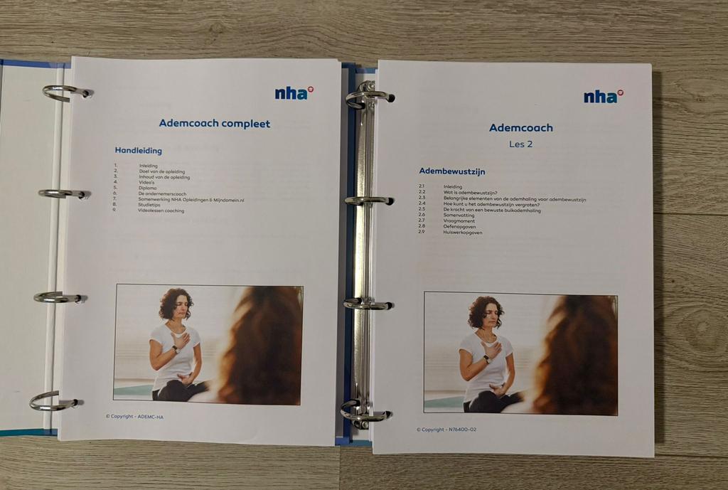 NHA Ademcoach compleet cursusmap – Nieuw, Ophalen of Verzenden, Zo goed als nieuw, Meerdere media