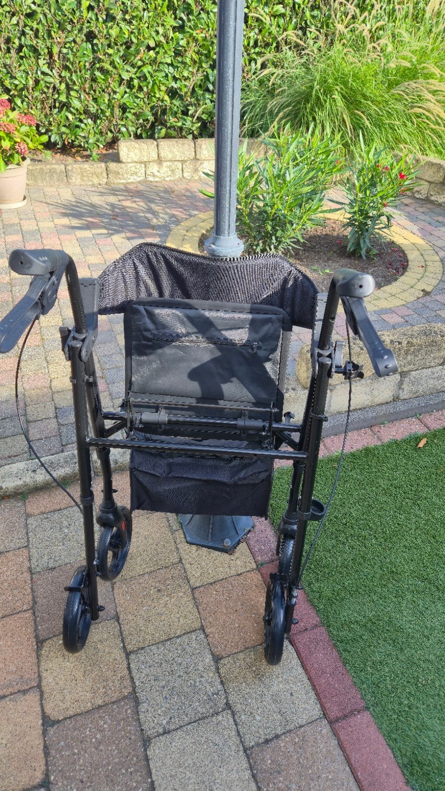 Rollator   MediSure, Ophalen, Opvouwbaar, Zo goed als nieuw