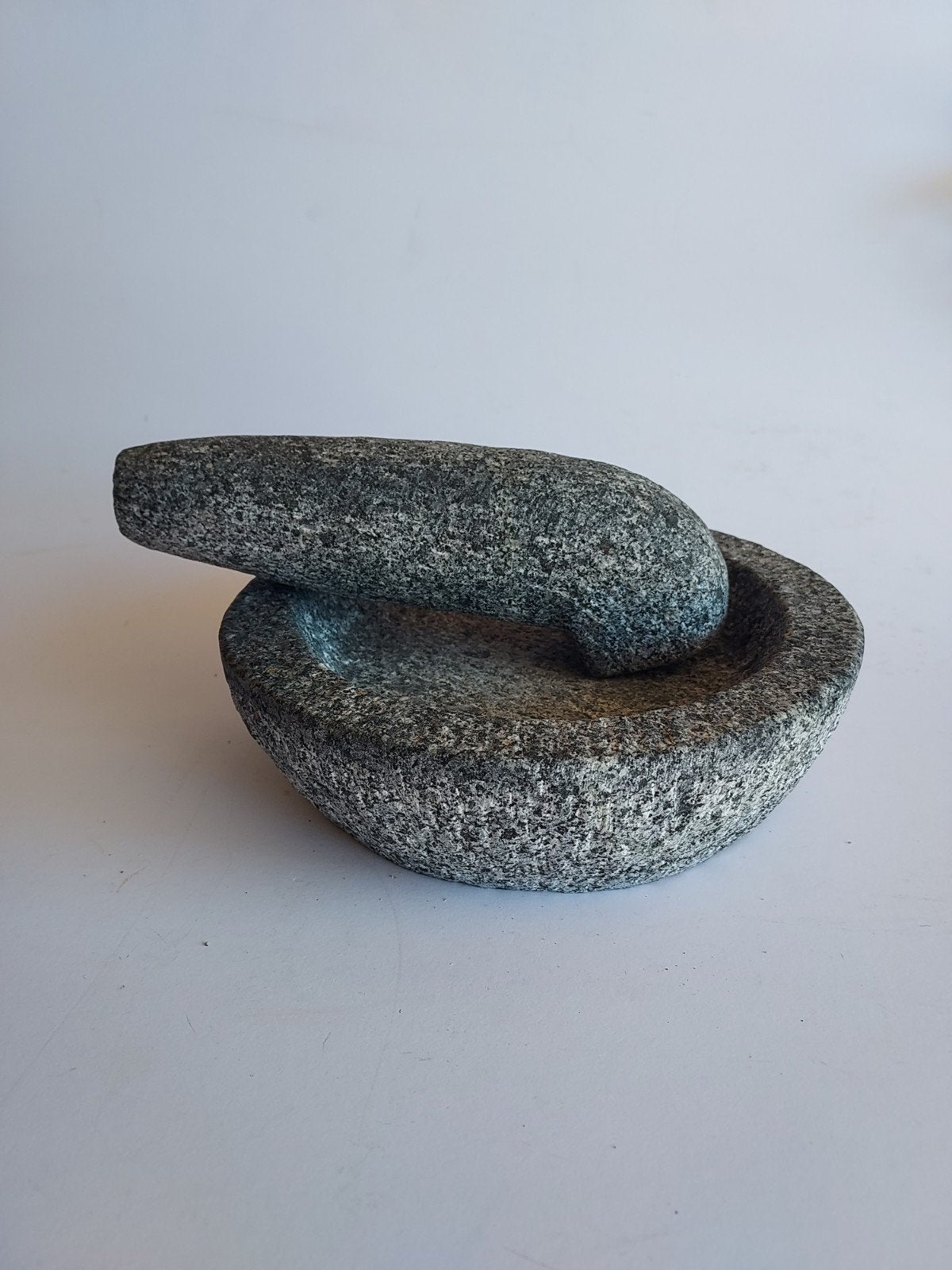 Zware stenen vijzel met stamper - 20.5 cm, Ophalen of Verzenden, Steen/keramiek, Grijs, Overige typen