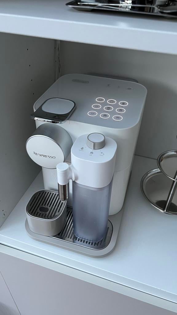 Nespresso Gran Lattissima koffiezetapparaat, Witgoed en Apparatuur, Koffiezetapparaten, Ophalen, Zo goed als nieuw, Koffiemachine