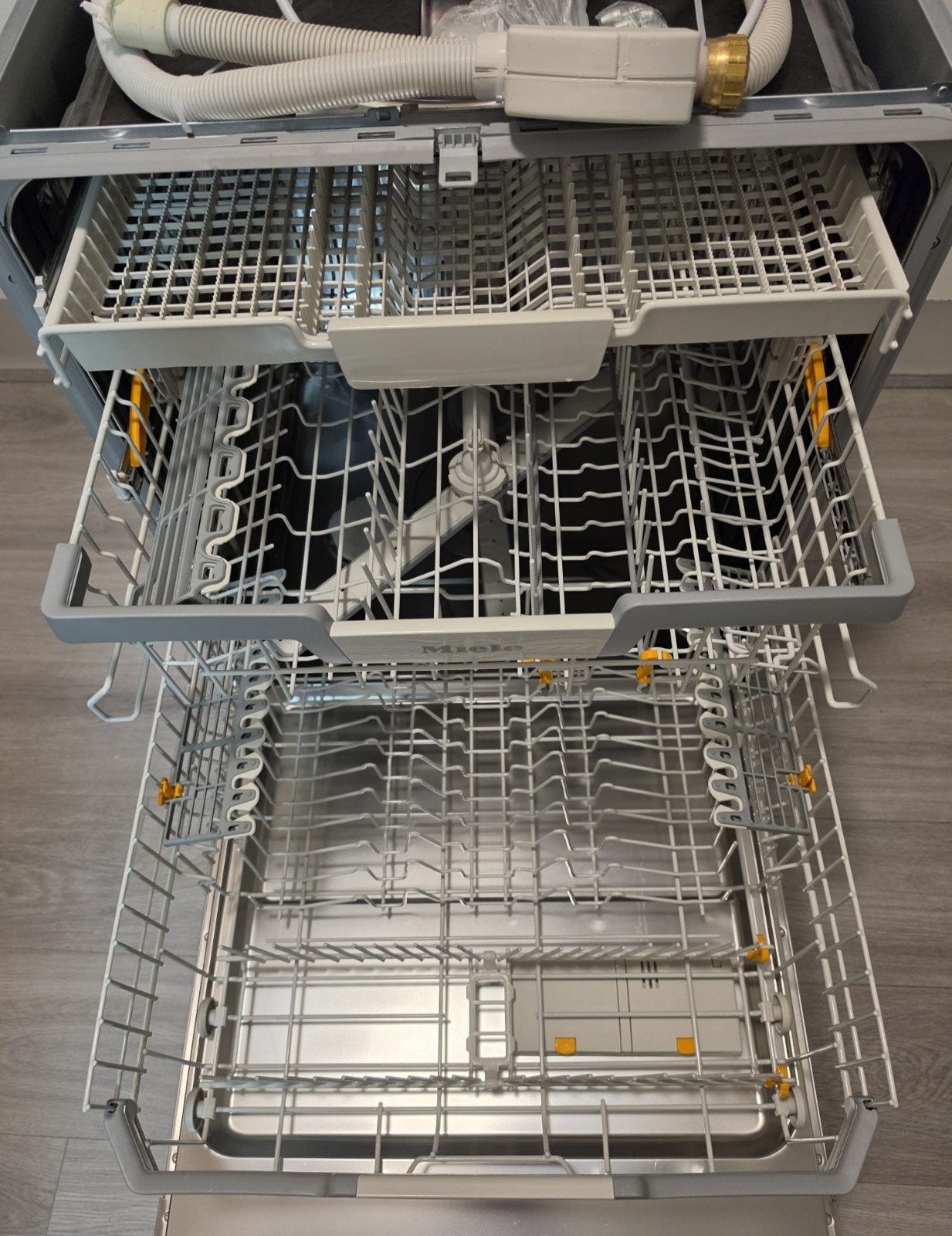 Foto 3 van Een Luxe Volledig inbouw Miele vaatwasser (uit 2024)