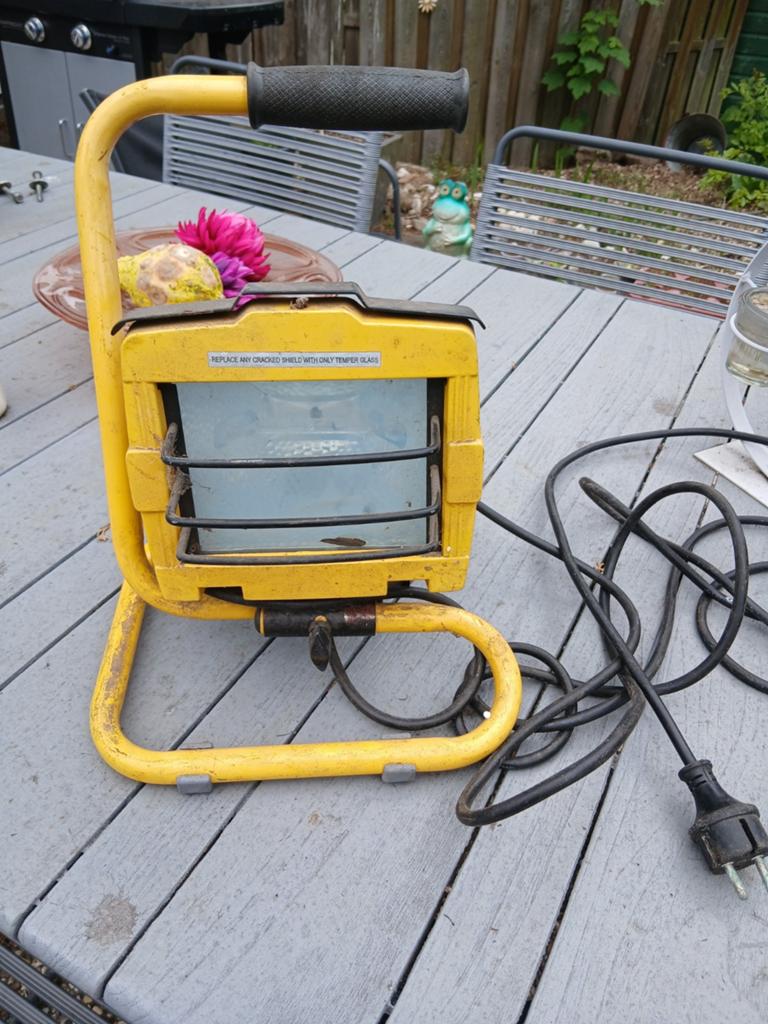 Gele bouwlamp met statief, Gebruikt, Minder dan 50 watt, Met statief, Ophalen of Verzenden