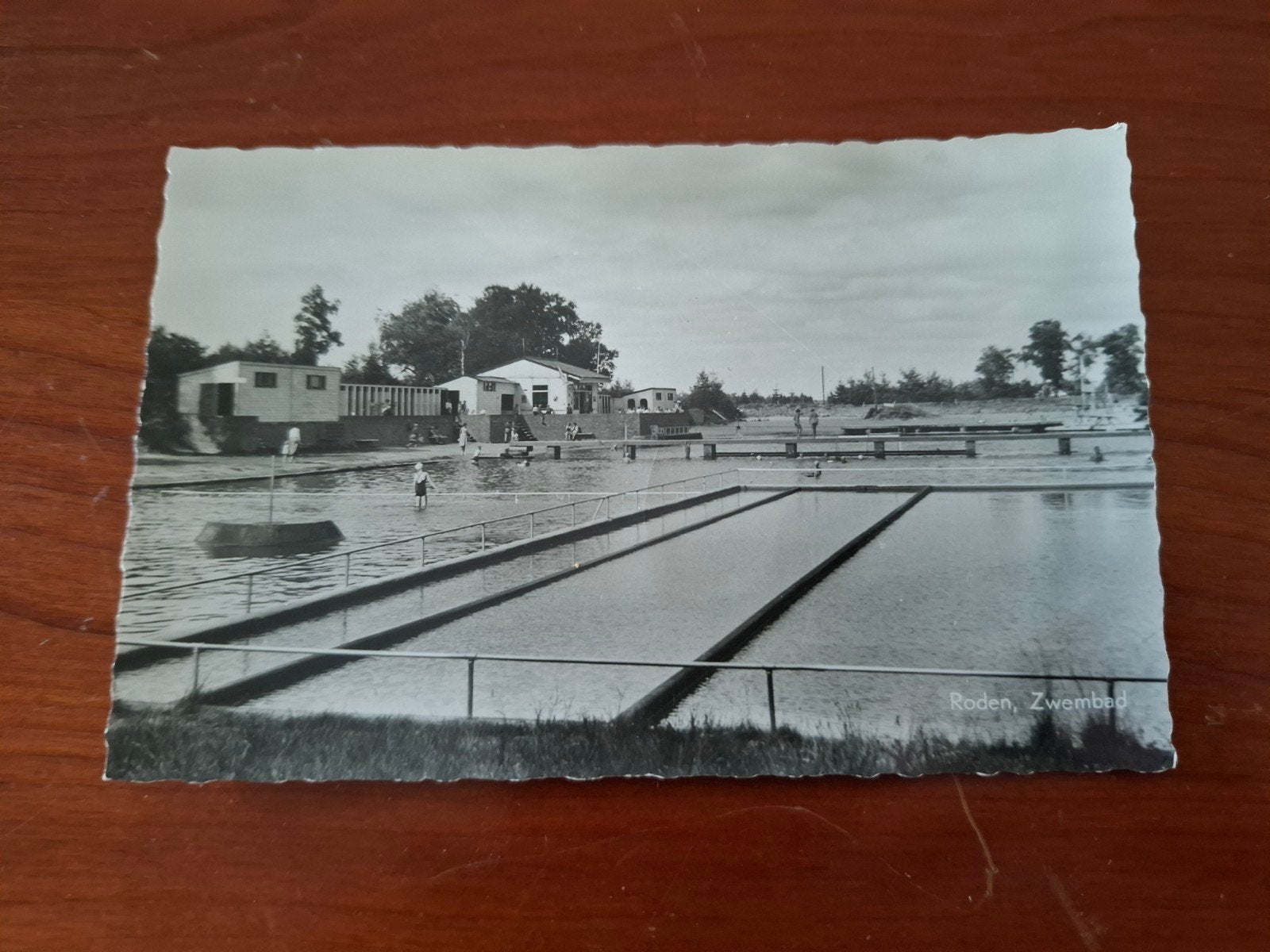 Oude ansichtkaart Roden Zwembad Ongelopen 1980, Verzamelen, Ophalen of Verzenden, 1980 tot heden, Ongelopen, Drenthe
