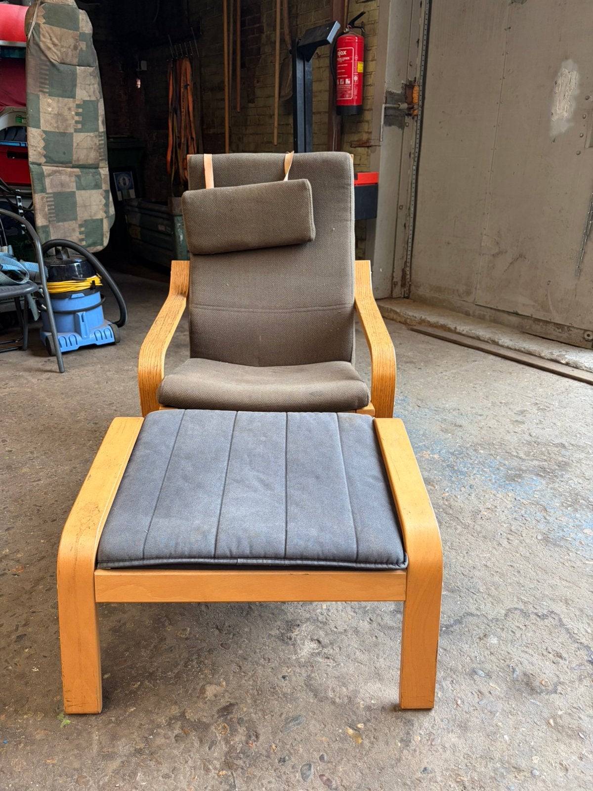 Ikea stoel met voetenbankje, Tuin en Terras, Ophalen, Zo goed als nieuw, Hout