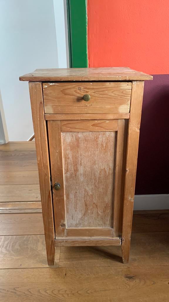 Oud grenen kastje, Huis en Inrichting, Slaapkamer | Nachtkastjes, Ophalen, Gebruikt, Minder dan 45 cm, 70 cm of meer